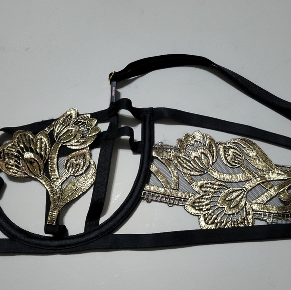 🆕️VS VERY SEXY Strappy Embroidered Open Cup Balconette Bra Size 36B - Picture 11 of 16